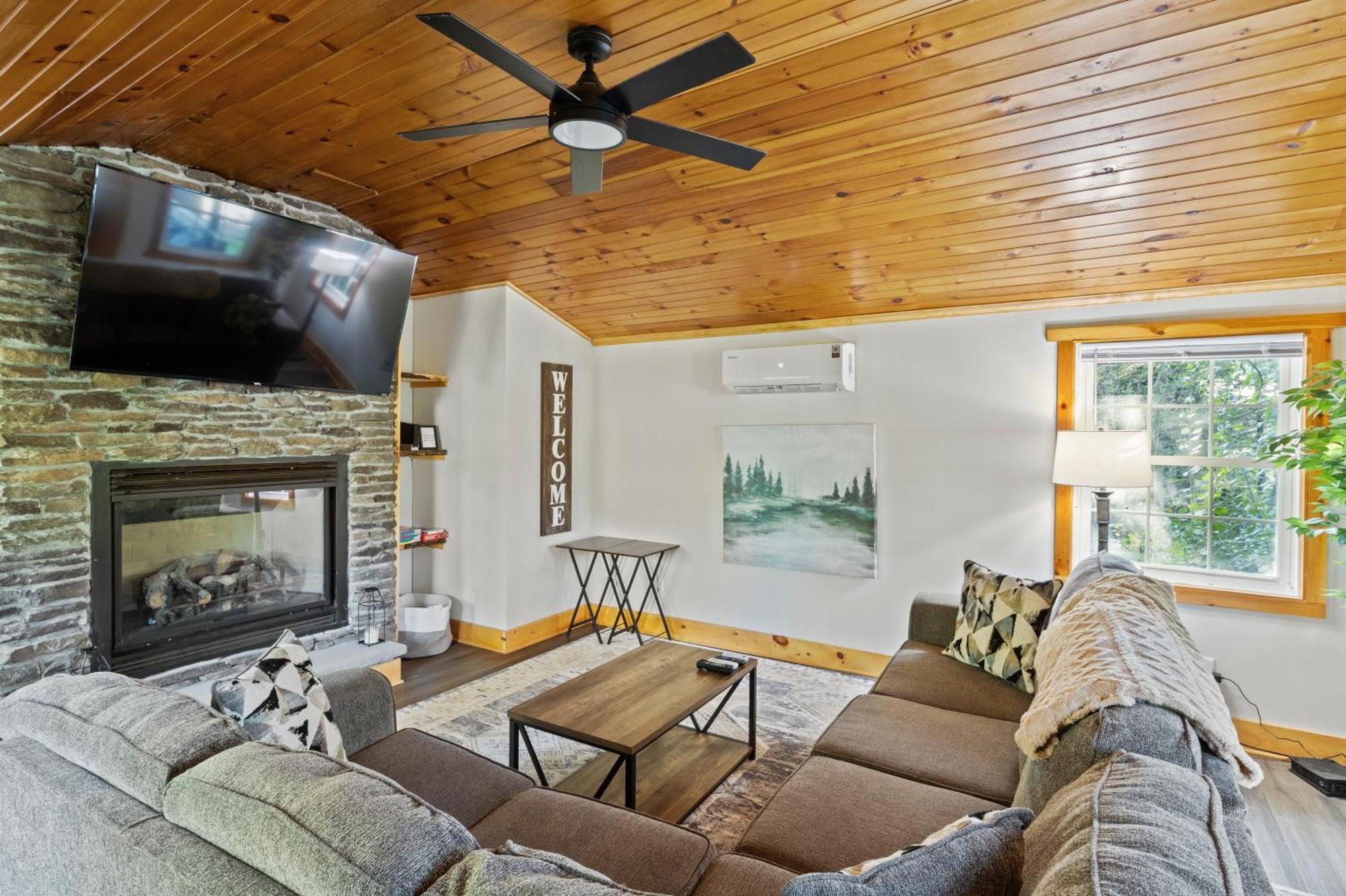 Cozy Home W/ King Bed & Lake Access كاناندياجو المظهر الخارجي الصورة