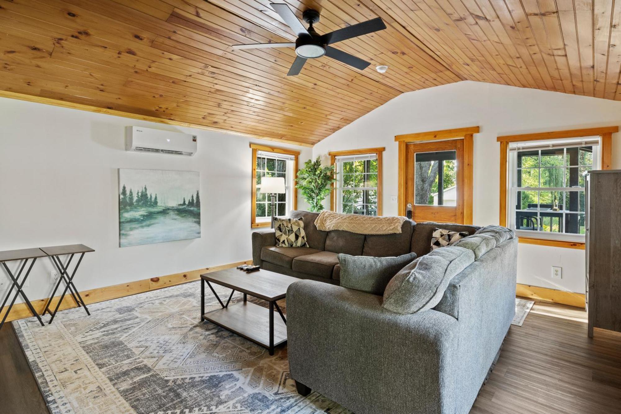 Cozy Home W/ King Bed & Lake Access كاناندياجو المظهر الخارجي الصورة
