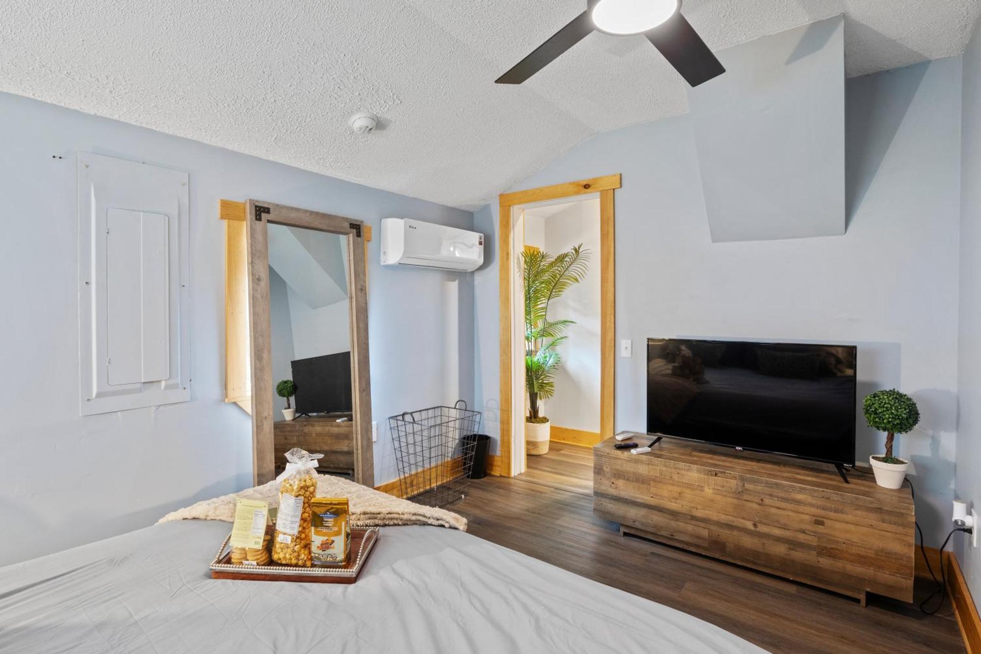 Cozy Home W/ King Bed & Lake Access كاناندياجو المظهر الخارجي الصورة